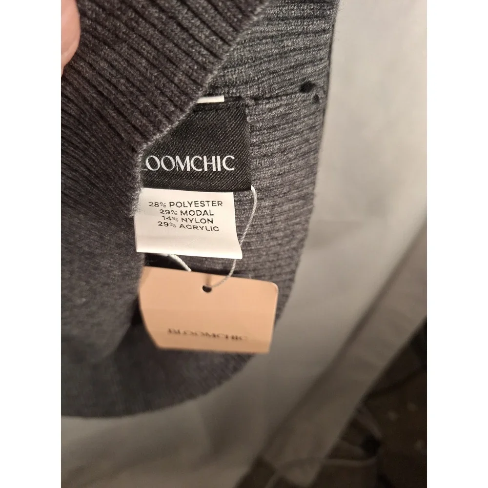 BloomChic Womens Plus Size 28 Colorblock V-Neck Button Accent Sweater Black Grey